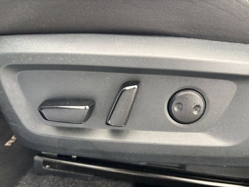 Used 2025 Nissan Rogue SV AWD/4WD image 22