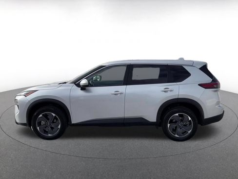 Used 2025 Nissan Rogue SV FWD image 8