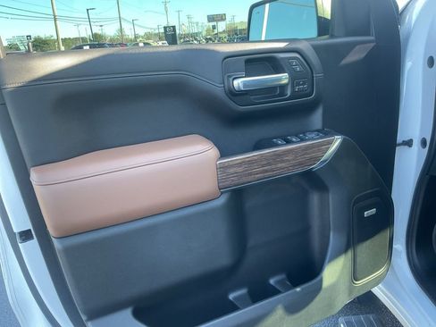 Used 2019 Chevrolet Silverado 1500 High Country w/ Technology Package image 9