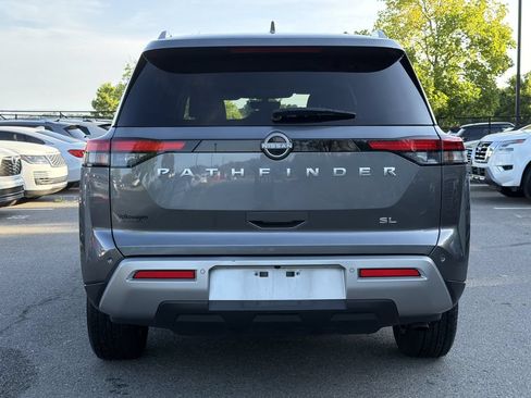Used 2025 Nissan Pathfinder SL FWD image 4