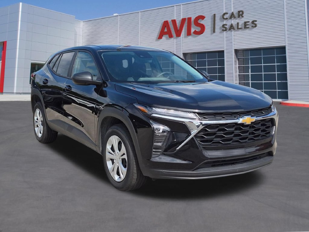 Used 2025 Chevrolet Trax LS FWD image 3