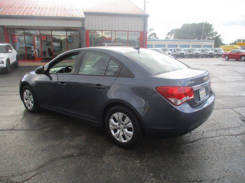 Used 2014 Chevrolet Cruze LS FWD image 3