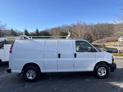 Used 2021 Chevrolet Express 2500 w/ Driver Convenience Package image 16