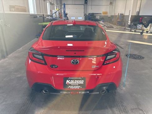 Used 2024 Toyota GR86 Premium image 5