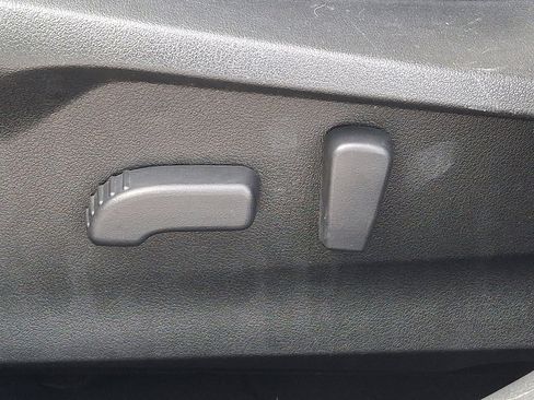 Used 2022 Subaru Crosstrek Hybrid w/ Moonroof Package w/Navigation image 28