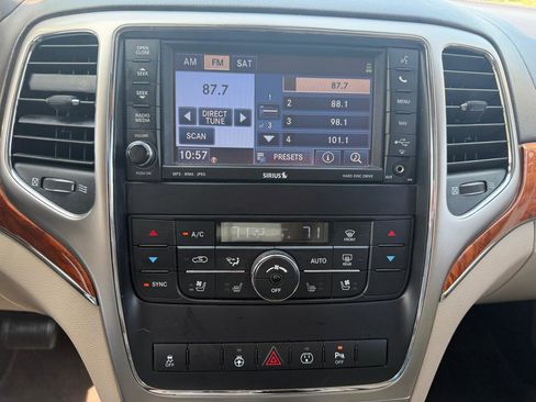 Used 2013 Jeep Grand Cherokee Overland RWD image 22