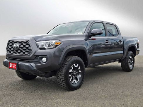 Used 2022 Toyota Tacoma TRD Off-Road AWD/4WD image 9