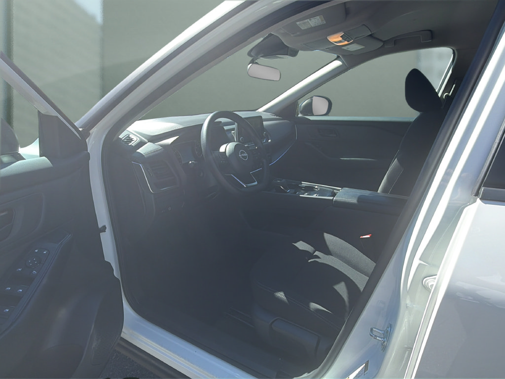 Used 2024 Nissan Rogue S FWD image 10