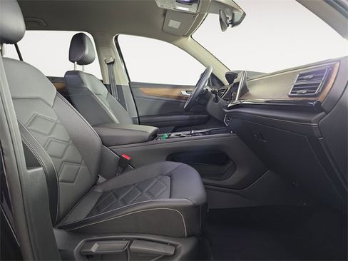 Used 2025 Volkswagen Atlas SE image 10