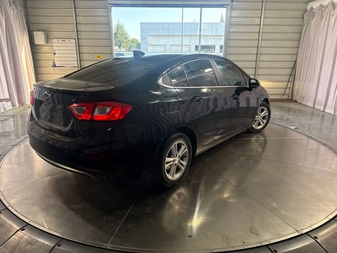 Used 2018 Chevrolet Cruze LT w/ Convenience Package FWD image 5