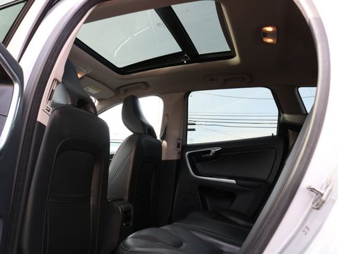 Used 2015 Volvo XC60 T5 Platinum image 38