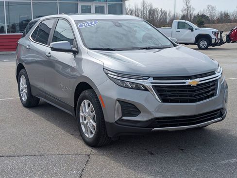 Used 2024 Chevrolet Equinox LT AWD/4WD image 3