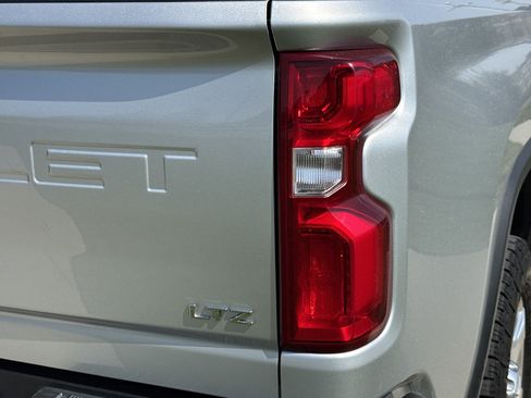 Used 2021 Chevrolet Silverado 3500 LTZ AWD/4WD image 11