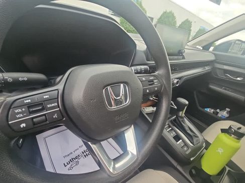 Used 2025 Honda CR-V EX image 7