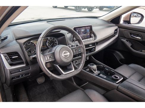 Used 2024 Nissan Rogue SV w/ SV Premium Package AWD/4WD image 12