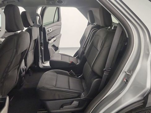 Used 2023 Ford Explorer XLT AWD/4WD image 16