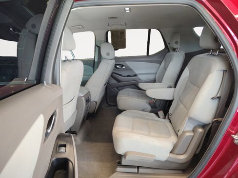 Used 2018 Chevrolet Traverse LT FWD image 21