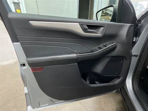 Used 2022 Ford Escape SE FWD image 10