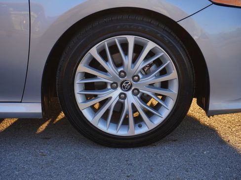 Used 2019 Toyota Camry XLE image 13