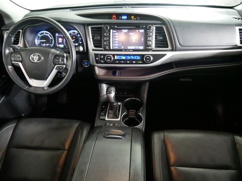 Used 2017 Toyota Highlander Limited image 10