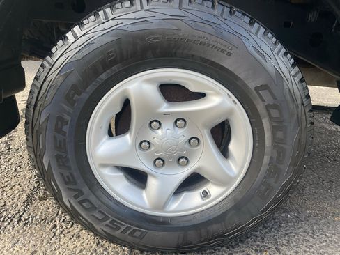 Used 2004 Toyota Tundra SR5 image 12