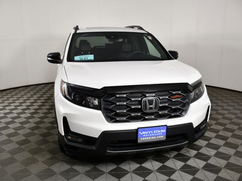 Certified 2023 Honda Passport TrailSport image 3
