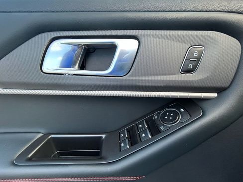 Used 2025 Ford Explorer ST-Line w/ ST-Line Street Pack image 31