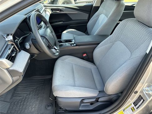 Used 2025 Toyota Camry LE image 12