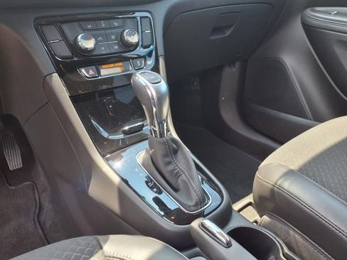 Used 2022 Buick Encore Preferred w/ Safety Package image 25