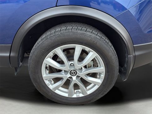 Used 2021 Nissan Rogue Sport SV image 40