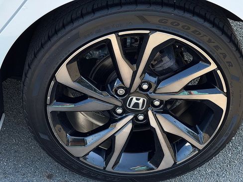 Used 2020 Honda Civic Sport image 5