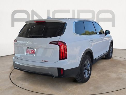 Certified 2025 Kia Telluride LX image 8