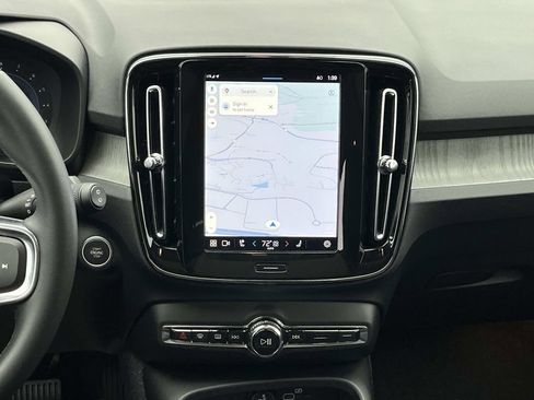 Used 2025 Volvo XC40 B5 Plus w/ Protection Package Premier image 16