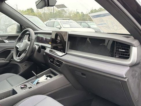 New 2026 Volkswagen Tiguan SE R-Line FWD image 21