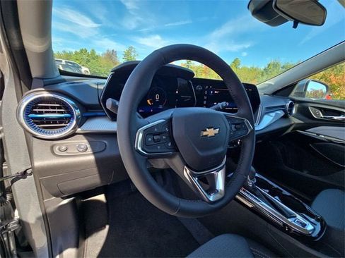 New 2025 Chevrolet Trax LT w/ Driver Confidence Package image 10