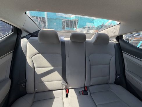 Used 2017 Hyundai Elantra SE FWD image 8