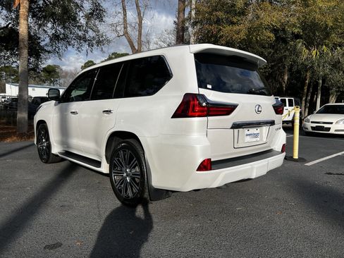 Used 2021 Lexus LX 570 4WD w/ 3rd Row & Luxury Pkg image 7