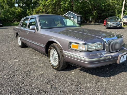Used 1995 Lincoln Town Car Signature RWD image 11