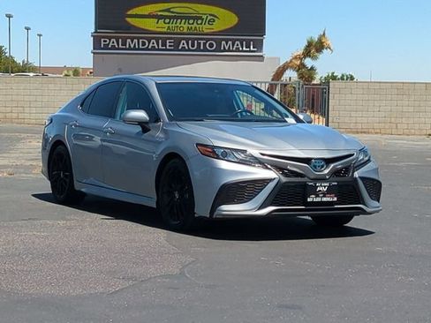 Used 2021 Toyota Camry XSE w/ Navigation Upgrade Package FWD image 2