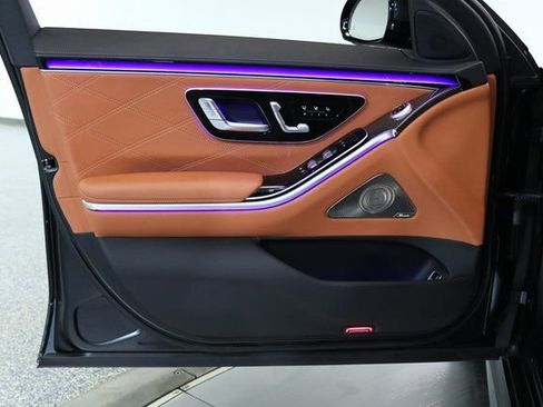 Used 2024 Mercedes-Benz S 63 AMG S w/ Carbon Fiber Exterior Package image 20