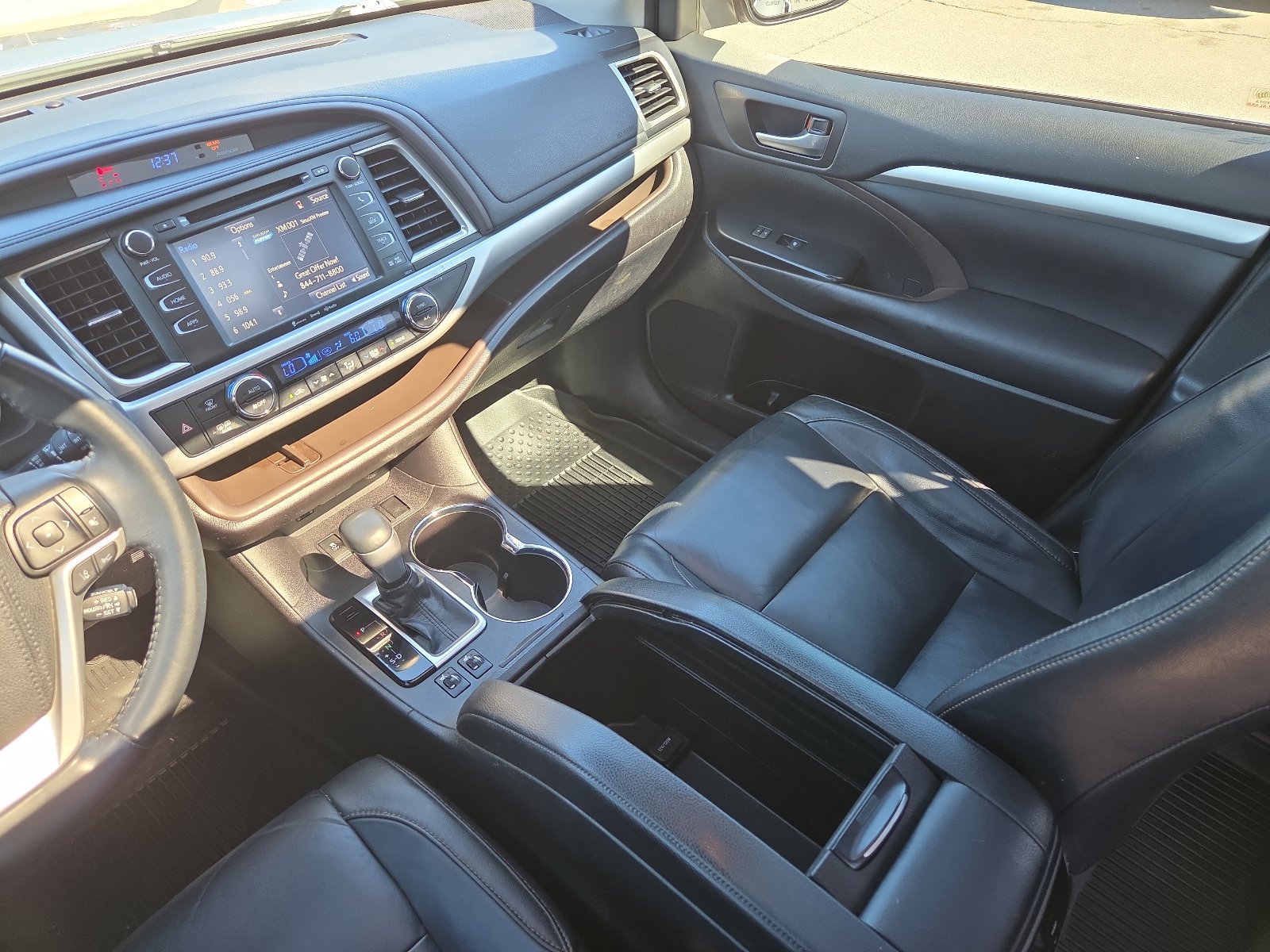 Used 2018 Toyota Highlander XLE FWD image 13