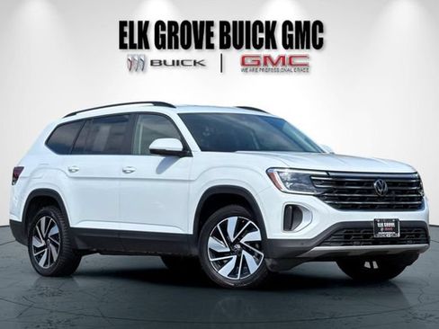 Used 2024 Volkswagen Atlas SE AWD/4WD image 2