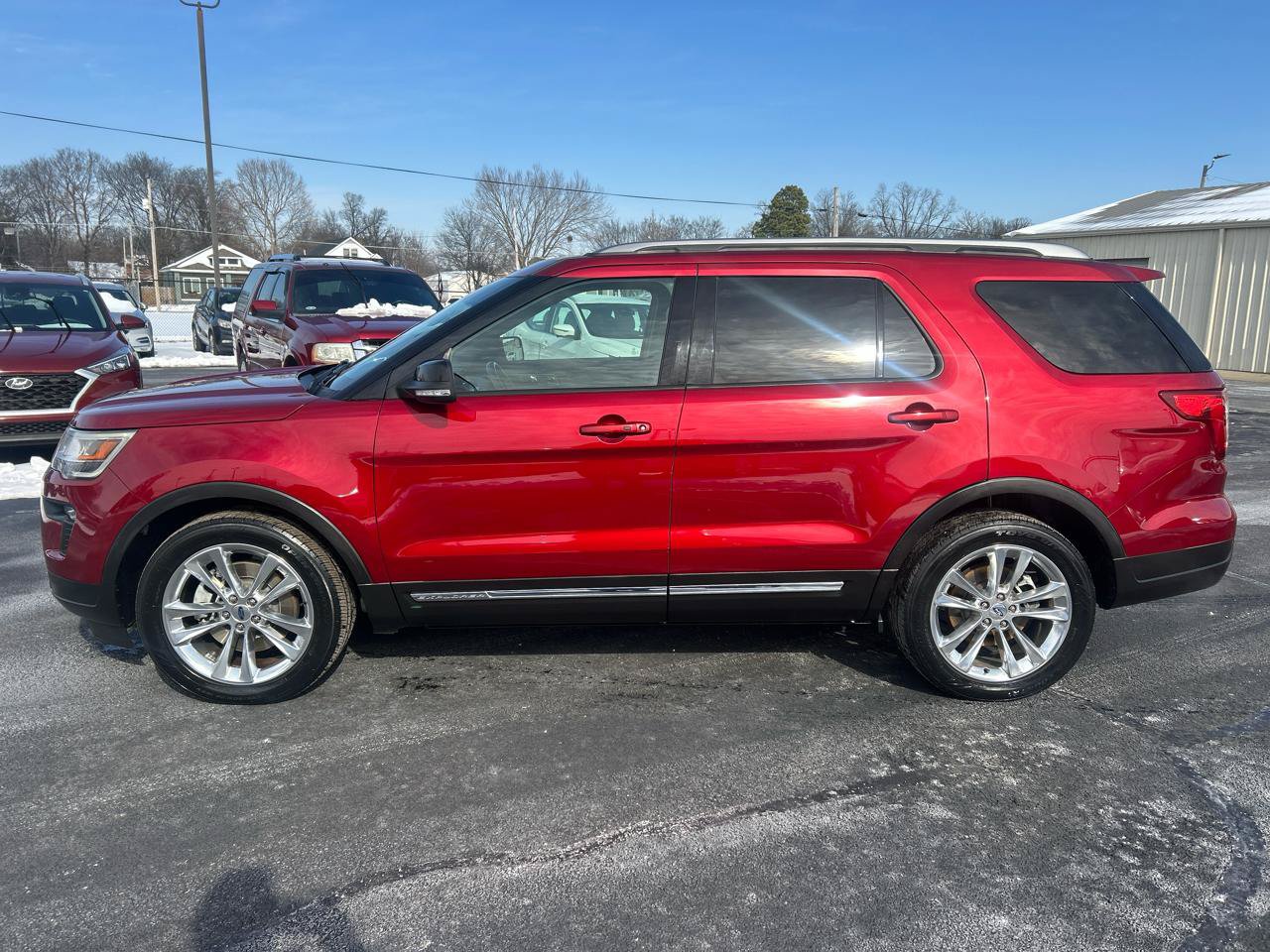 Used 2018 Ford Explorer XLT w/ Equipment Group 202A FWD image 8