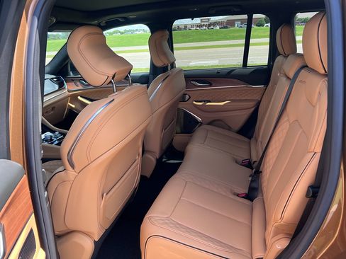 New 2026 Jeep Grand Cherokee Summit w/ Obsidian Package AWD/4WD image 16