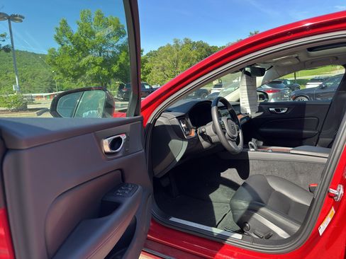 Used 2024 Volvo S60 B5 Plus AWD/4WD image 10