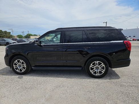 Used 2025 Ford Expedition Active AWD/4WD image 3