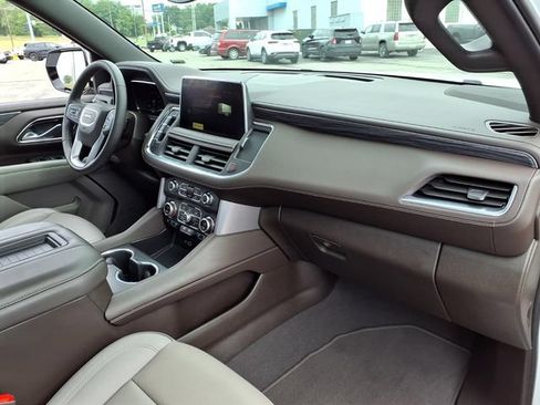 Used 2024 GMC Yukon SLT w/ SLT Luxury Package AWD/4WD image 48