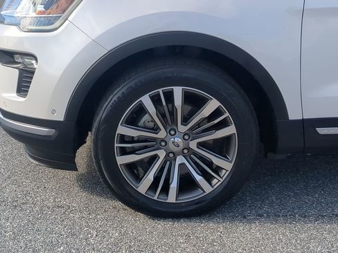 Used 2019 Ford Explorer Platinum image 19