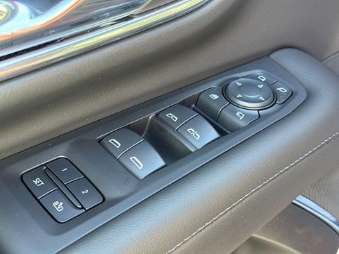 Used 2024 Chevrolet Tahoe Z71 w/ Luxury Package image 22