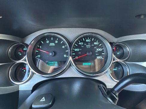 Used 2008 GMC Sierra 2500 SLE w/ Z71 Off-Road Package AWD/4WD image 15